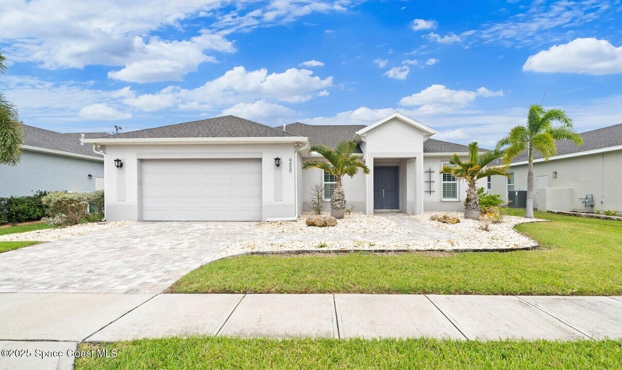 4455 Negal Cir in Melbourne, FL - Building Photo