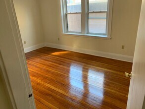 1768 Beacon St, Unit 2A in Brookline, MA - Building Photo - Building Photo
