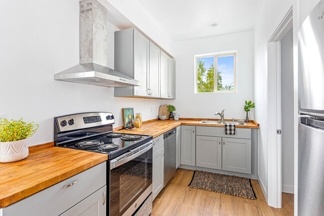 property at 2024 Salam Lp