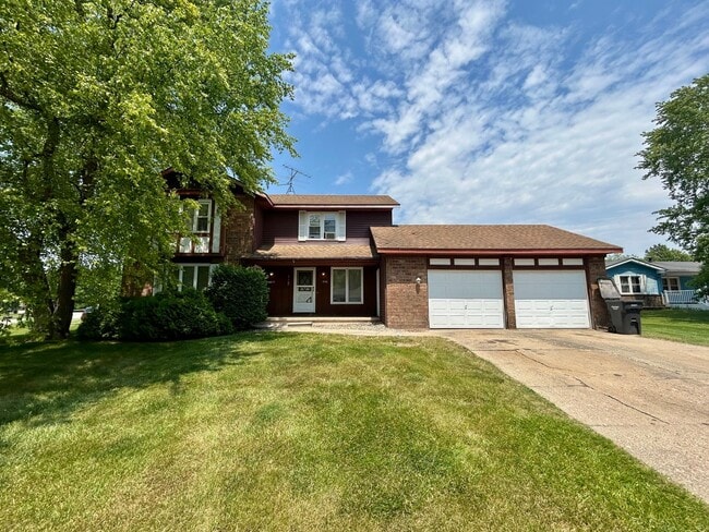 4544-4546 Countrywood Ct SE in Kentwood, MI - Building Photo - Building Photo