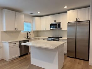 1215 N Vista St, Unit 1215 in West Hollywood, CA - Building Photo - Building Photo