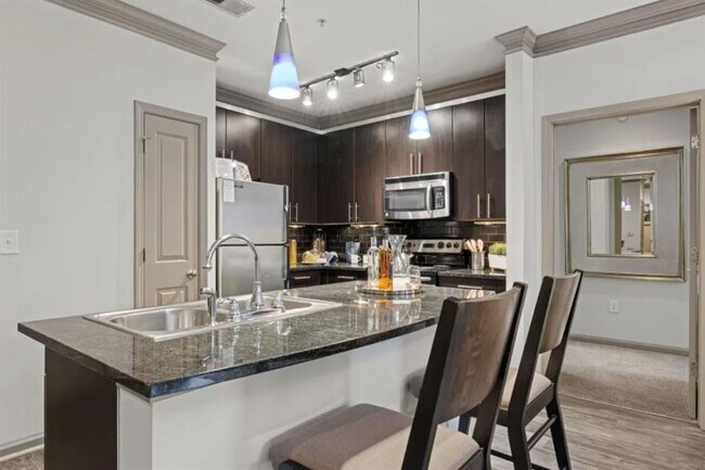 415 Armour Dr NE-Unit -10102 in Atlanta, GA - Building Photo - Building Photo