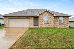 4011 N Thistle Dr in Ozark, MO - Building Photo