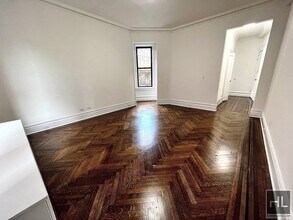 WEST 72 STREET in New York, NY - Building Photo - Building Photo
