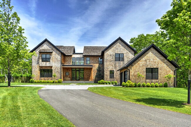 9 Devon Woods Close in Amagansett, NY - Building Photo - Building Photo