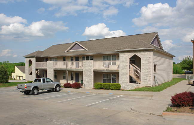 Country Club Apartments