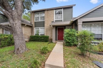 1015 E Yager Ln in Austin, TX - Building Photo - Building Photo