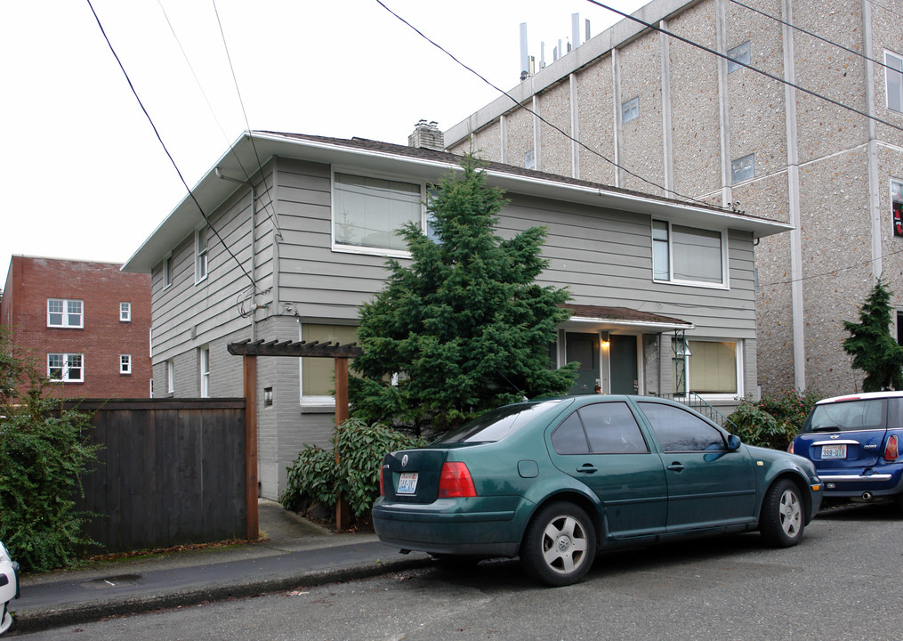 6809 Oswego Pl NE in Seattle, WA - Building Photo