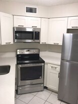 216 Lake Pointe Dr in Oakland Park, FL - Building Photo