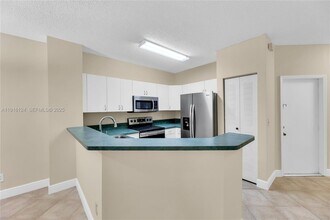 304 SW 120th Ave in Pembroke Pines, FL - Building Photo - Building Photo