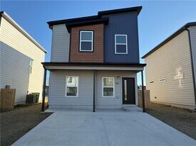 831 States Ave in Bentonville, AR - Building Photo