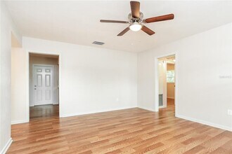 5913 Wolf Rd in Orlando, FL - Building Photo - Building Photo