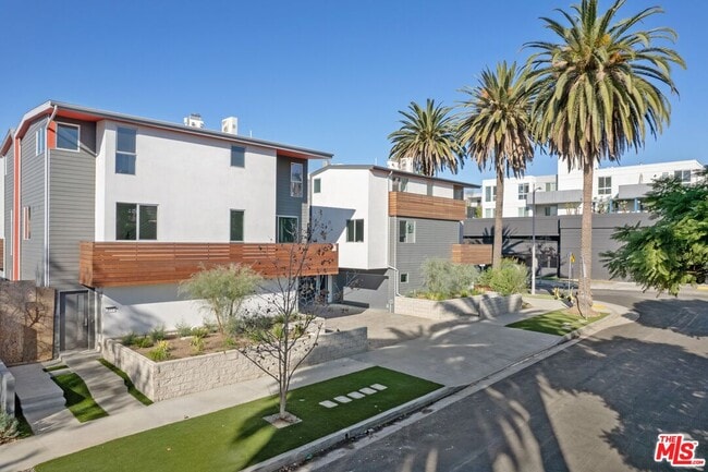 853 N Detroit St in Los Angeles, CA - Building Photo - Building Photo
