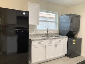 5044 Mallow St-Unit -B in Houston, TX - Foto de edificio - Building Photo