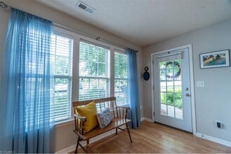 4320 Cedarcroft Ct, Unit 1A in Greensboro, NC - Building Photo - Building Photo