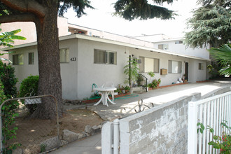 423 E Elmwood Ave in Burbank, CA - Building Photo - Building Photo