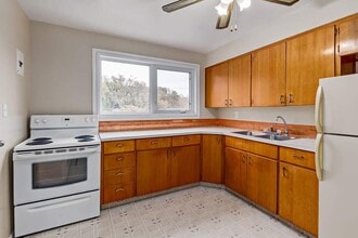 Westwood Apartments in Regina, SK - Building Photo - Building Photo