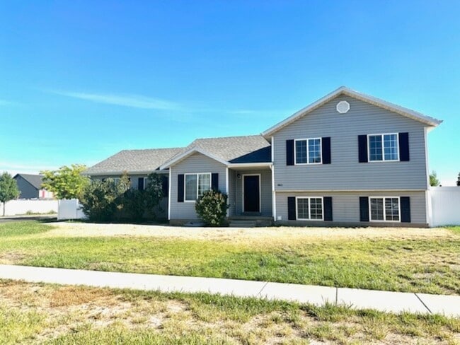property at 1043 Hyrum Blvd