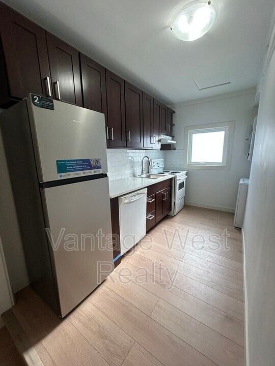 2417 Apollo Rd in West Kelowna, BC - Building Photo