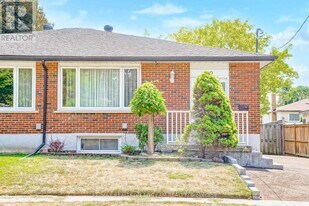 20 Little Ave in Bowmanville, ON - Building Photo