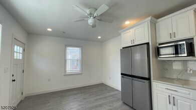 17 Mechanic St in Millburn, NJ - Building Photo - Building Photo