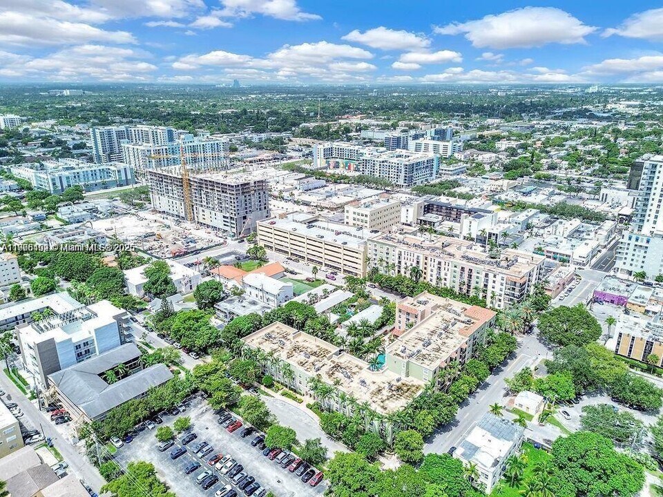 2005 Jefferson St in Hollywood, FL - Building Photo