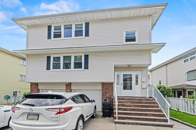 property at 5 Acorn Rd