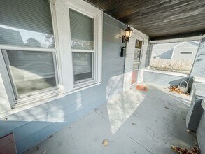 2230 Woodlawn Ave in Indianapolis, IN - Foto de edificio - Building Photo