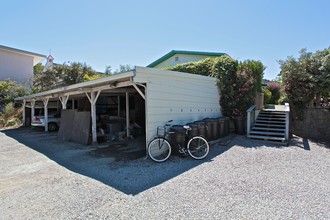 135 Redwood Ave in Corte Madera, CA - Foto de edificio - Building Photo