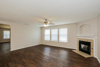 612 Grove Manor in Cedar Hill, TX - Foto de edificio - Building Photo