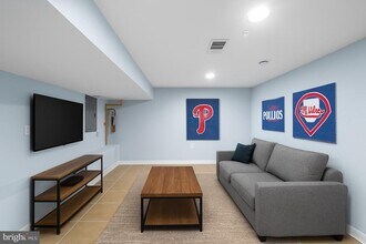 1811 Titan St in Philadelphia, PA - Building Photo - Building Photo
