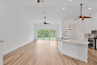 7269 Fountain Palm Cir in Bradenton, FL - Building Photo - Building Photo