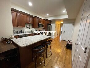 1027 Tremont St in Boston, MA - Foto de edificio - Building Photo