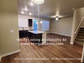 360 N Tessa Ln in Meridian, ID - Building Photo - Building Photo