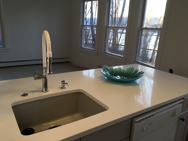 280 Warburton Ave, Unit 1 in Hastings On Hudson, NY - Building Photo - Building Photo