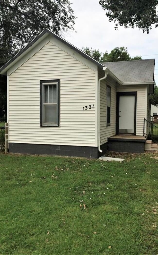 property at 1321 N 4th St