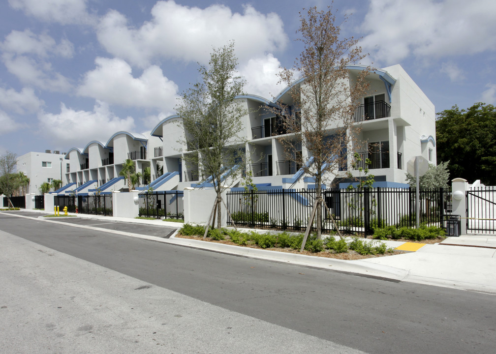 Parkview Gardens in Miami, FL - Building Photo