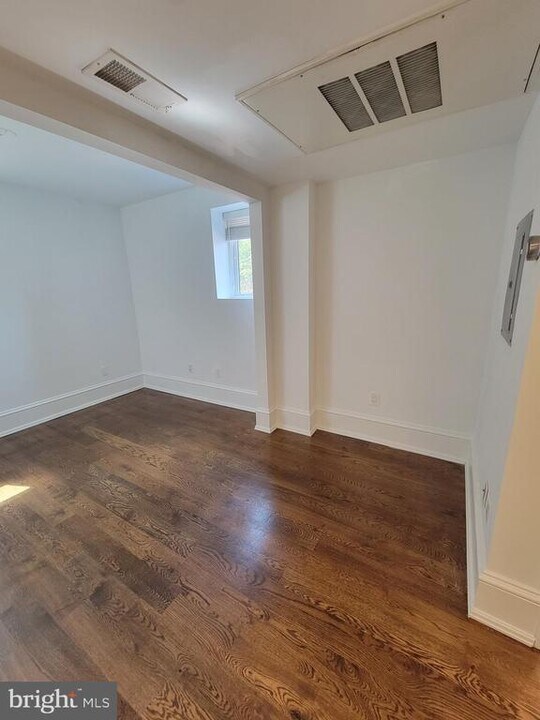 501 Seward Square SE in Washington, DC - Building Photo