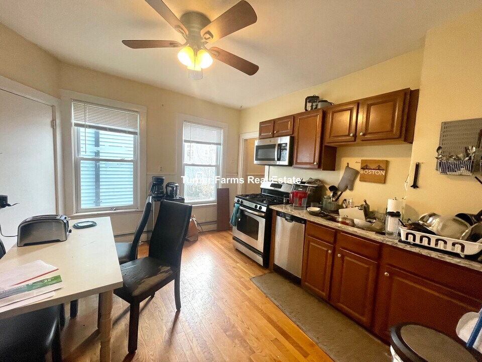 59 Cedar St, Unit 2R in Somerville, MA - Building Photo