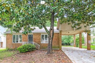 2112 Golfview Dr SE in Conyers, GA - Building Photo