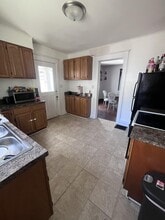 206 E Chestnut St in Albion, MI - Foto de edificio - Building Photo