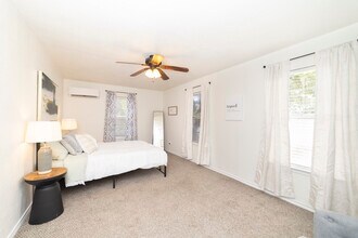 102 Lovera Blvd, Unit 102 Lovera #2 in San Antonio, TX - Foto de edificio - Building Photo