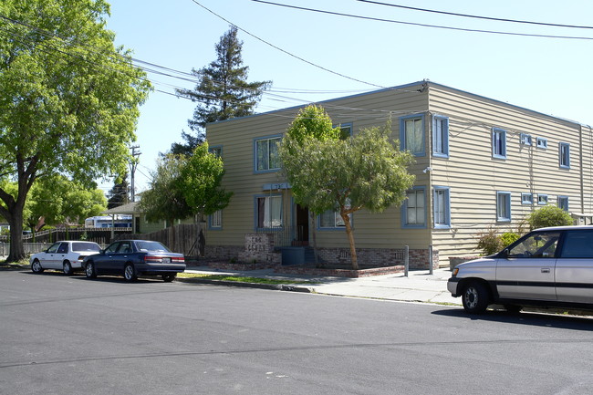 736 Cedar St in Redwood City, CA - Building Photo - Building Photo