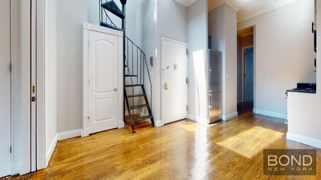 697 10th Ave in New York, NY - Building Photo