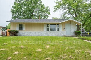 4001 83rd St in Urbandale, IA - Building Photo