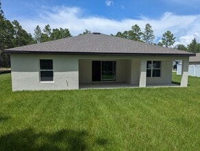 13050 Tinamou Ave in Weeki Wachee, FL - Foto de edificio - Building Photo