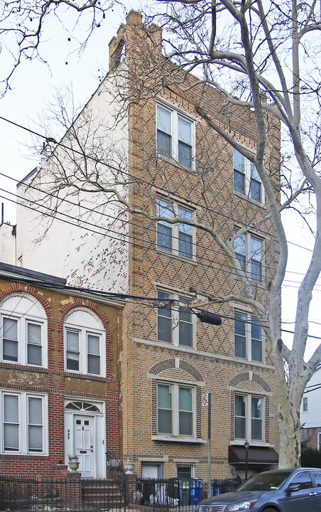 202 Marine Ave in Brooklyn, NY - Foto de edificio