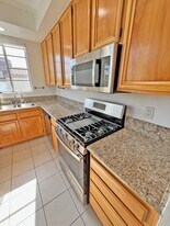 15507 Moorpark St, Unit 307 in Los Angeles, CA - Building Photo