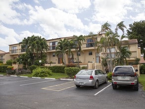 Del Rio Village Townhomes in Sunrise, FL - Building Photo - Building Photo