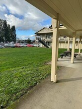 345 E Oregon Ave in Creswell, OR - Building Photo - Building Photo